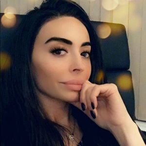 🌟👑MEET UR POSHER🌟👑 🌟NO TRADES OFFERS ARE 👍🏻